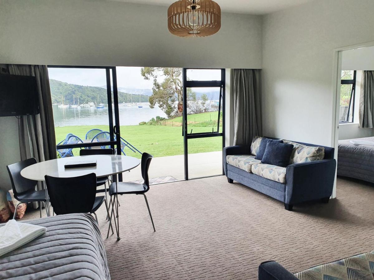 Bay Vista Waterfront Motel Піктон Екстер'єр фото