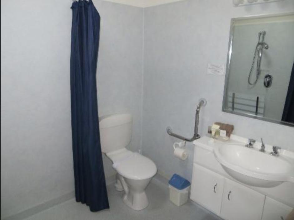Bay Vista Waterfront Motel Піктон Екстер'єр фото